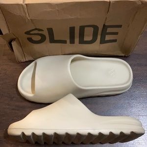 Men’s Yeezy slides bone
